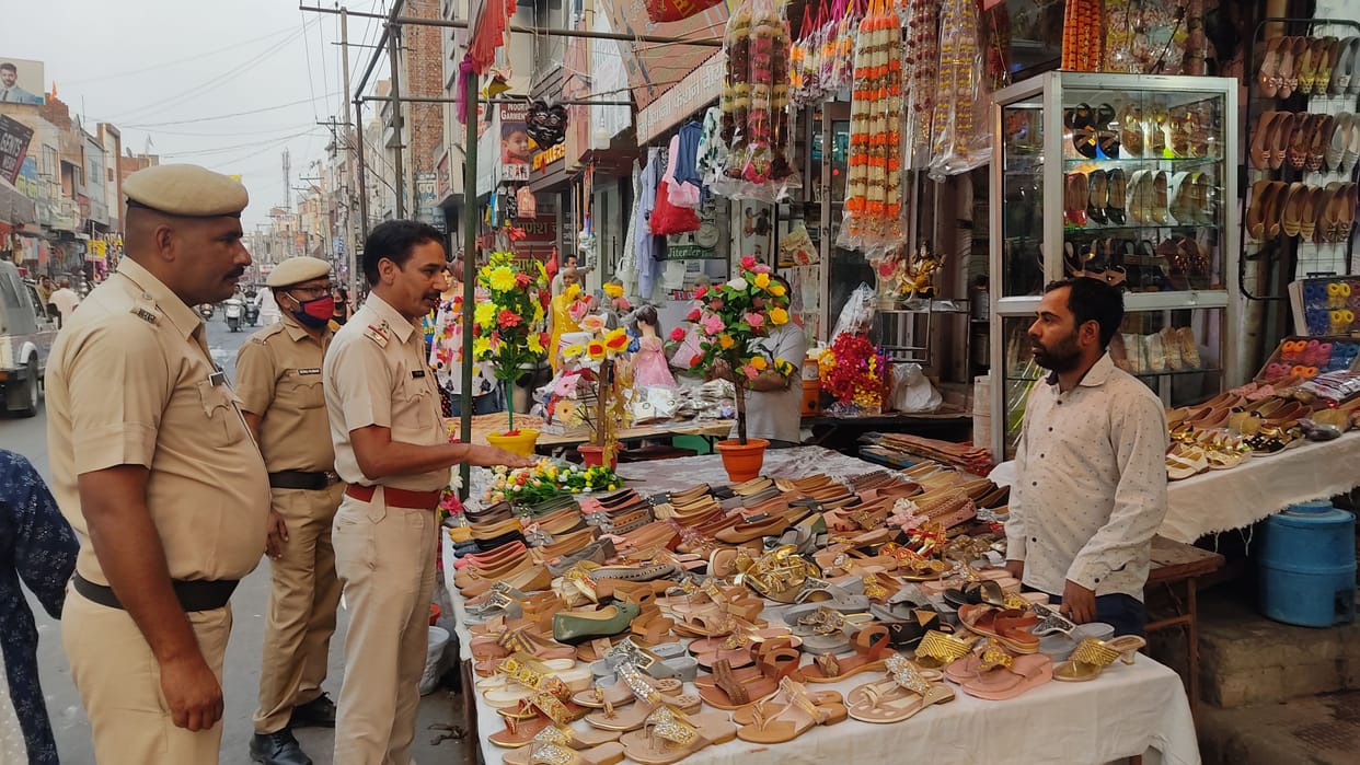 Entry of four wheelers prohibited till Diwali