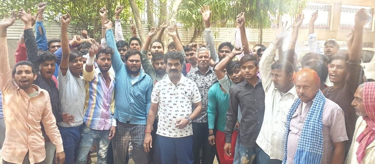 Hathras: Tempo drivers complain of illegal recovery from block chief