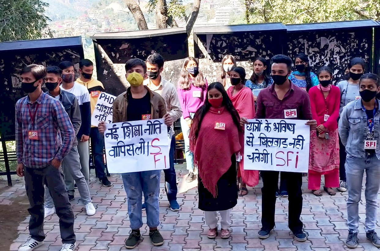 SFI unit stages demonstration against new education policy and PPA fund in Solan college