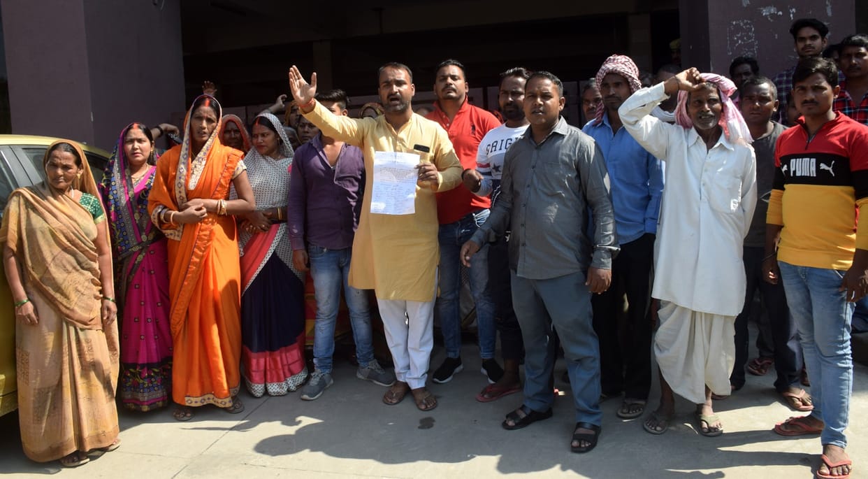 Arajibagh residents forced to drink contaminated water, protest