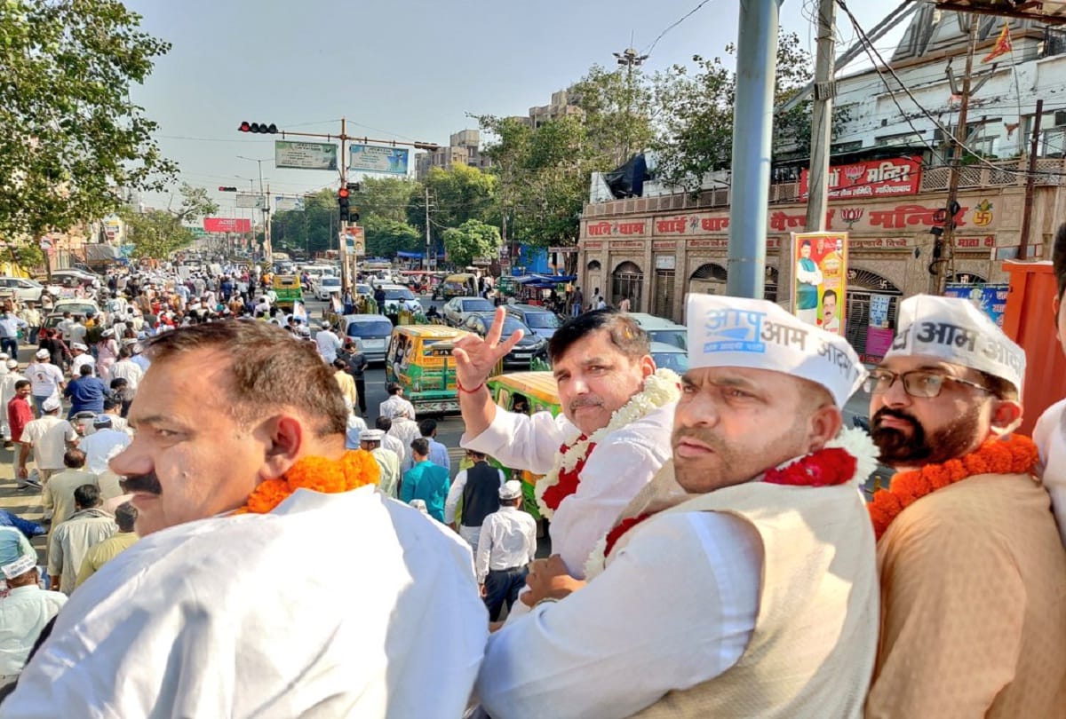AAP UP in-charge Sanjay Singh took out free electricity guarantee padyatra 300 unit free bijli