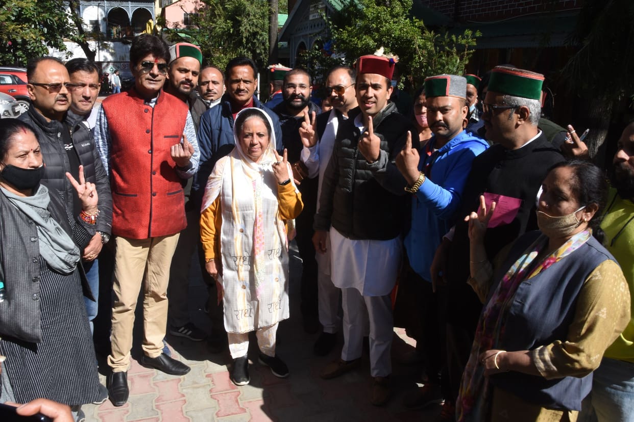 partibha singh cast vote in rampur
