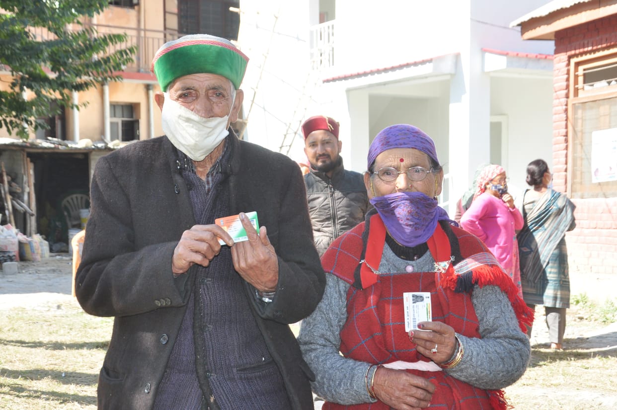 Elders who came to vote with the help of sticks