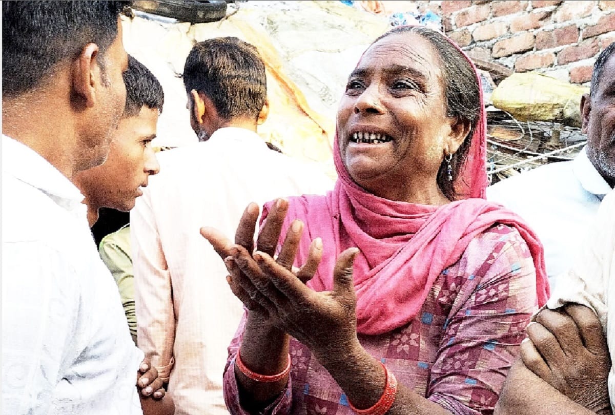 Up Shahjahanpur news murder of wife in front of children family could not stop