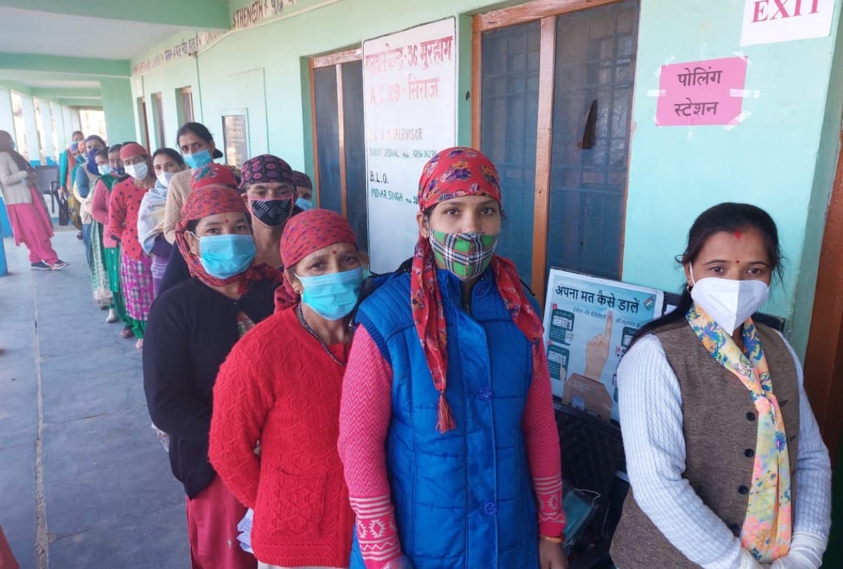 Voting For By Election In Himachal Pradesh in Mandi Jubbal Kotkhai Arki Fatehpur