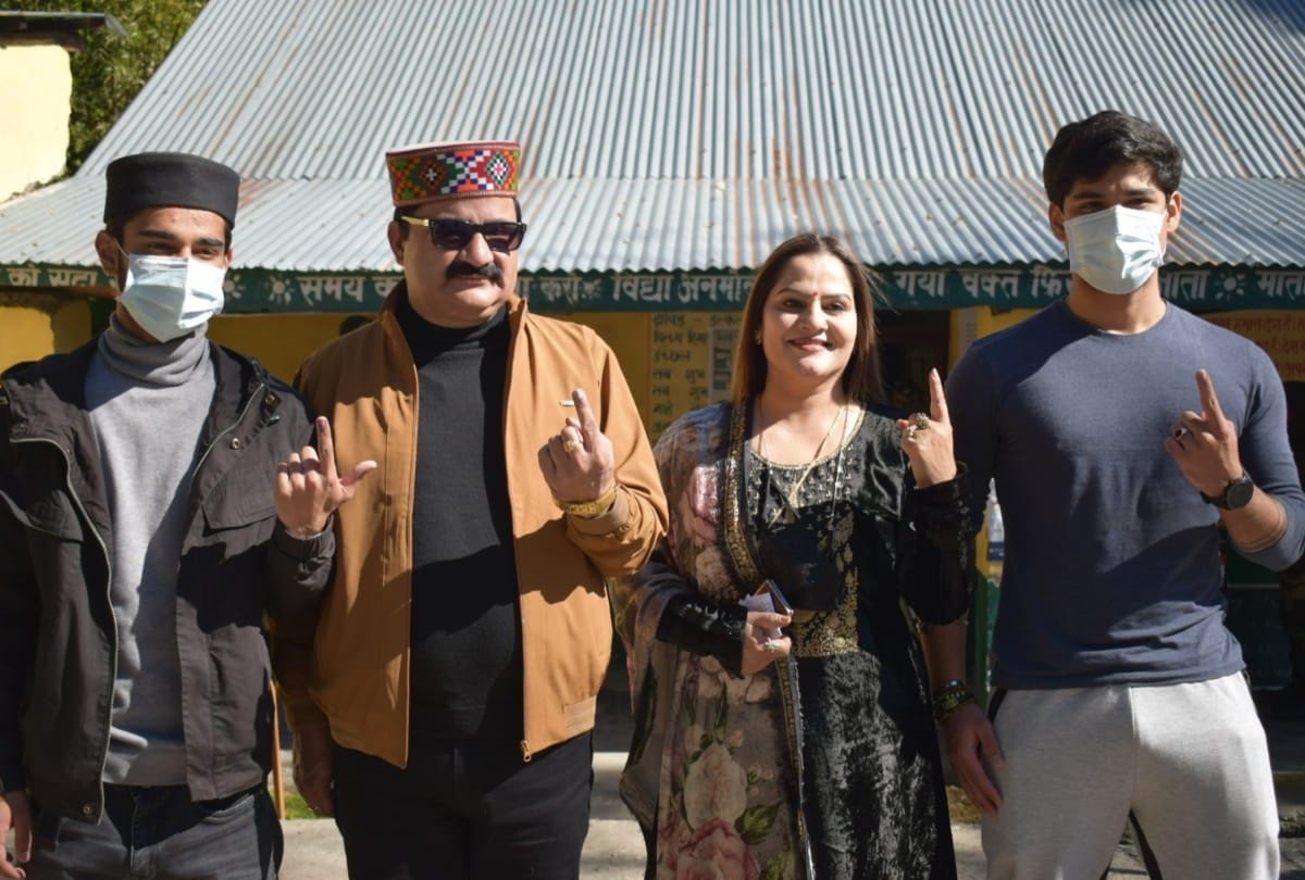 By election voting in himachal Cm Jairam Thakur Cast Vote With Family In Murhaag Mandi Himachal Pradesh