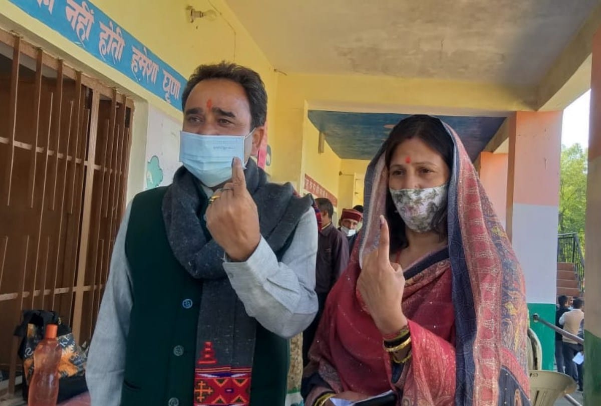 By election voting in himachal Cm Jairam Thakur Cast Vote With Family In Murhaag Mandi Himachal Pradesh