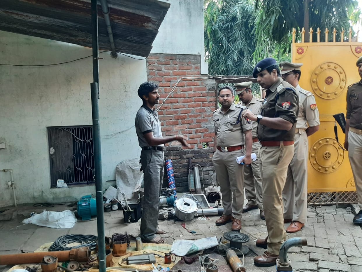 poeple killed thief by beaten while caught for stealing in house in mirzapur