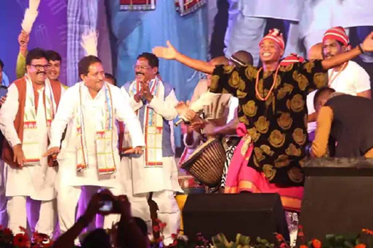 Minister kawasi lakhma and other ministers dance in tribal festival in raipur cm baghel also present