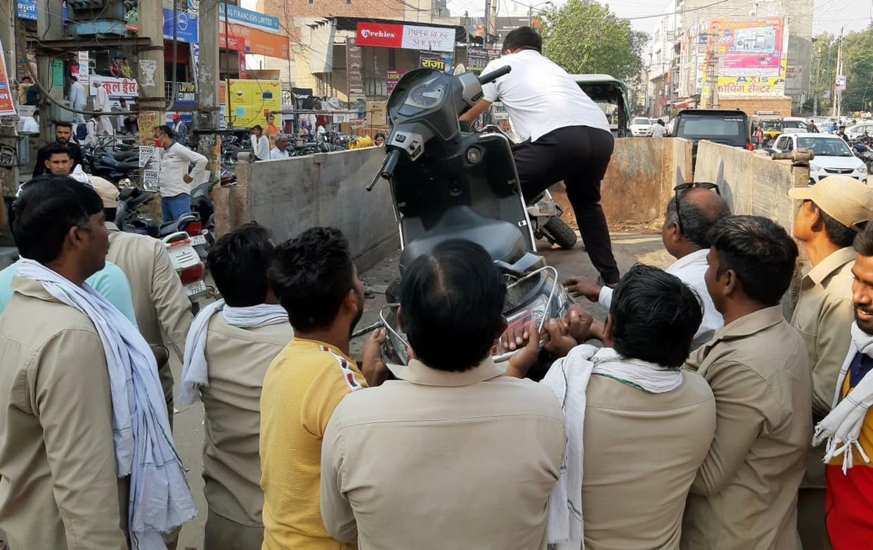 Encroachment removed from markets, vehicles parked in no parking confiscated