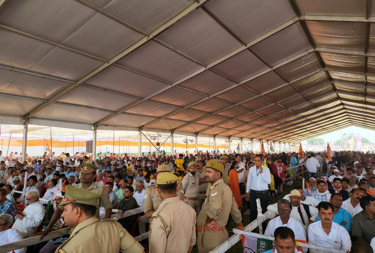 People gathered at Priyanka Gandhi Pratigya rally in Gorakhpur