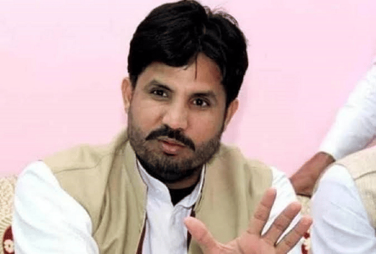 During checking at Bathinda Bus Stand Transport Minister Amarinder Raja Vading seized two buses of Badal family