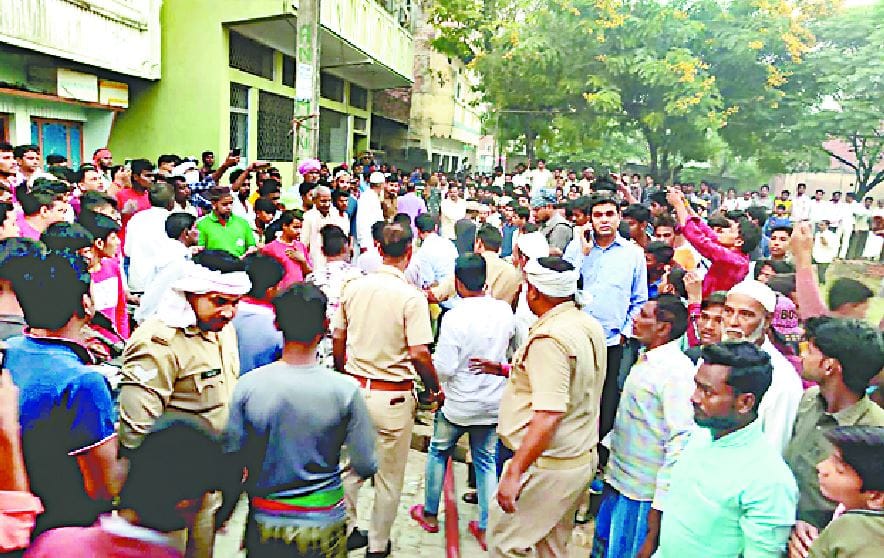 patakha factory blast in jaunpur roof of house blew away with explosion, people were shaken  see photos