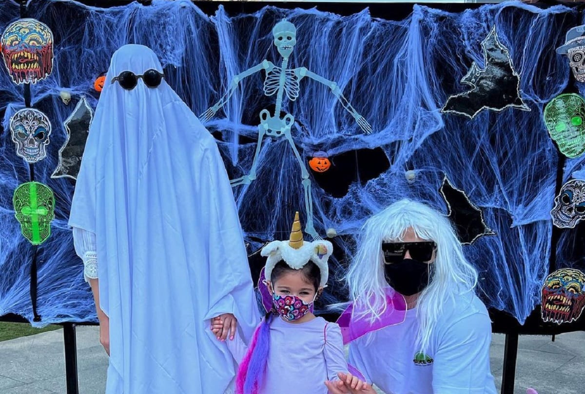 Soha Ali Khan and Kunal Kemmu turn into ghosts for Inaaya's Halloween party