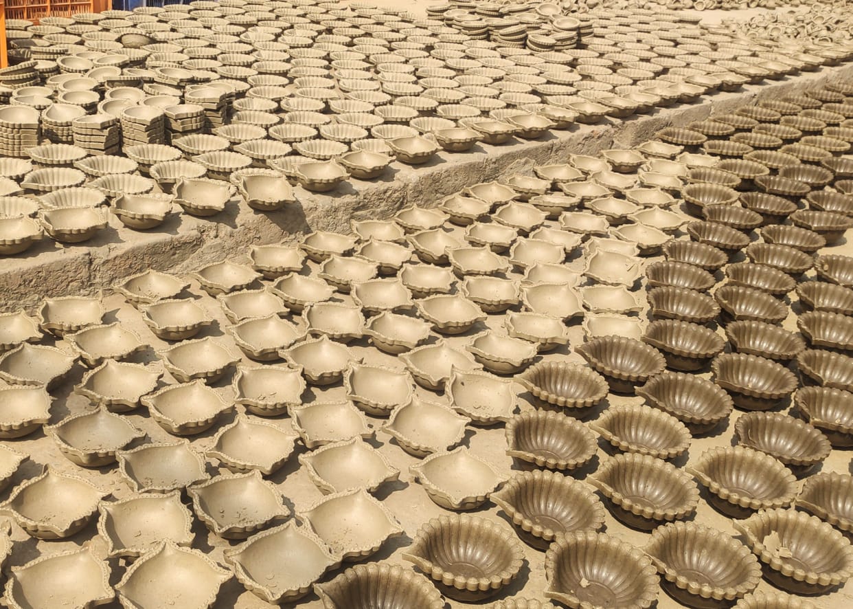 This time Diwali will be illuminated with earthen lamps