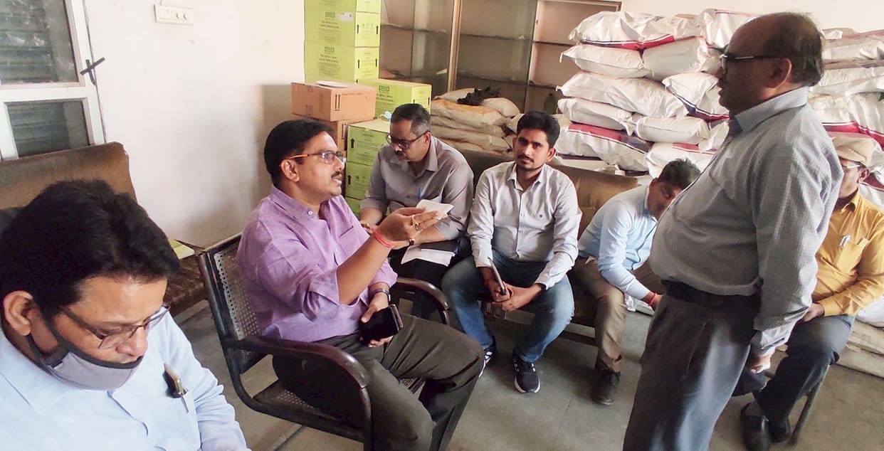 fathepur news,DAP distributed in police security after assault