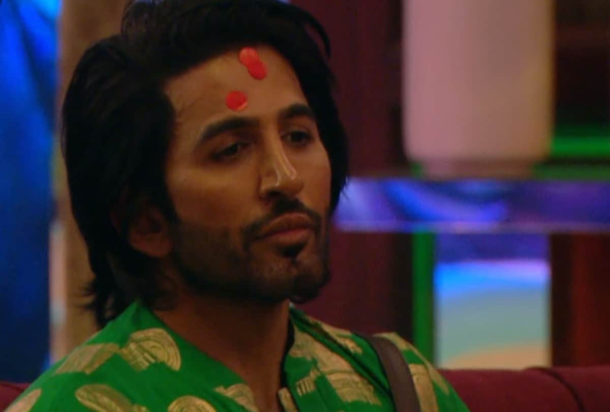 bigg boss 15 salman khan gave task to the contestant people give hate tag to pratik sehajpal and nikamma to simba nagpal