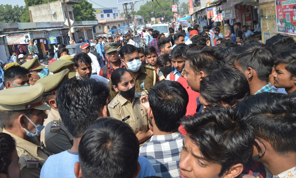 Hathras: SP and student council workers clash, uproar