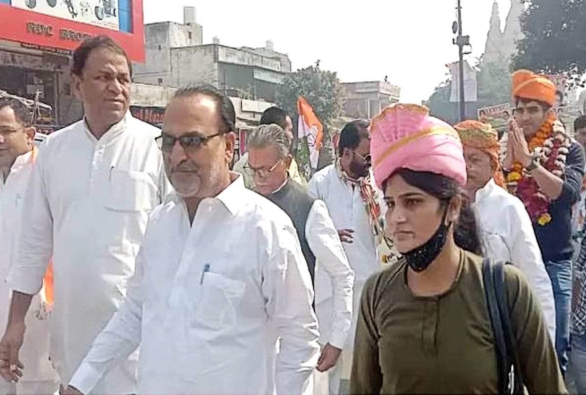 Congress pratigya yatra begins after worship in Shiv temple by boxer Vijender Singh in agra