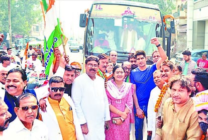 Congress pratigya yatra begins after worship in Shiv temple by boxer Vijender Singh in agra