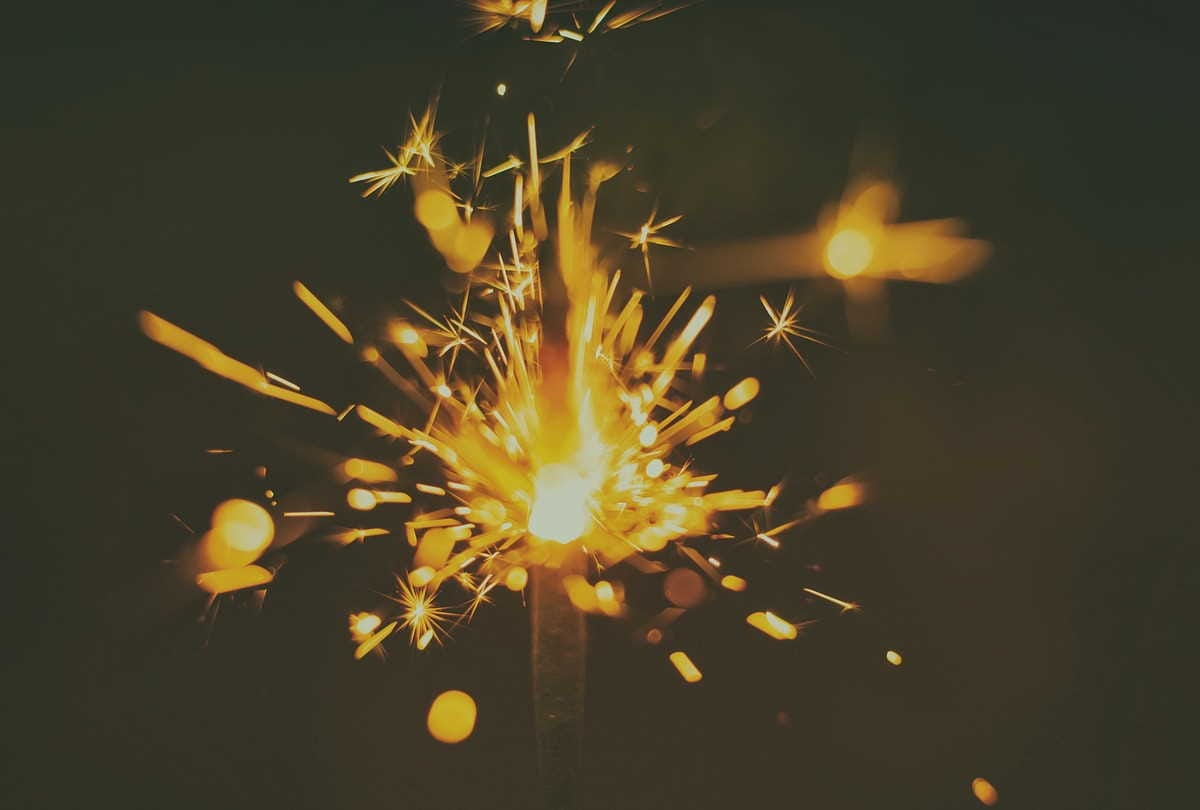 Ban on firecrackers in MP: Gwalior in Madhya Pradesh, ban on firecrackers in Singrauli, will be able to burst green crackers for two hours in 21 cities including Bhopal, Indore