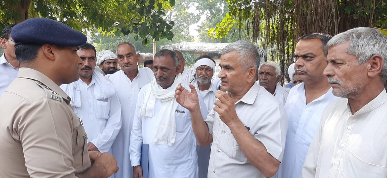Demand to arrest the accused, villagers met SP