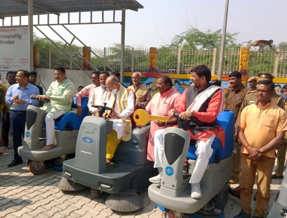 Employees should be trained for cleaning with machines