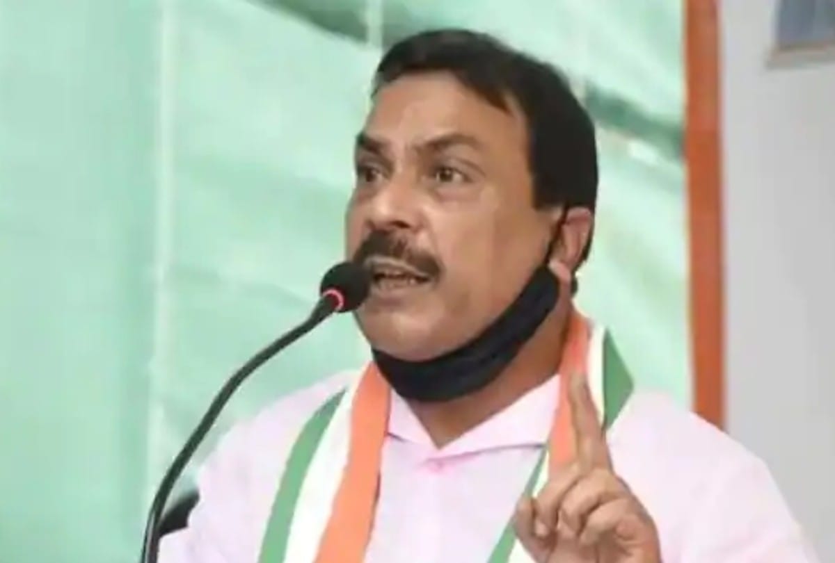 Maharashtra Congress leader Naseem Khan alleges corruption in Mithi river cleaning  seeks probe