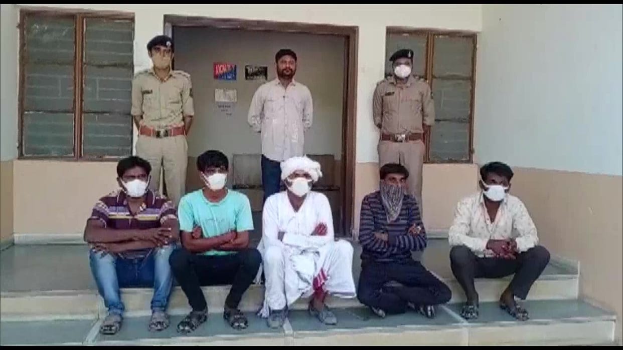 Gujarat: people attacked the house after visiting the temple of Dalit family, also broke the head of the elderly woman in Ner village in Ner village