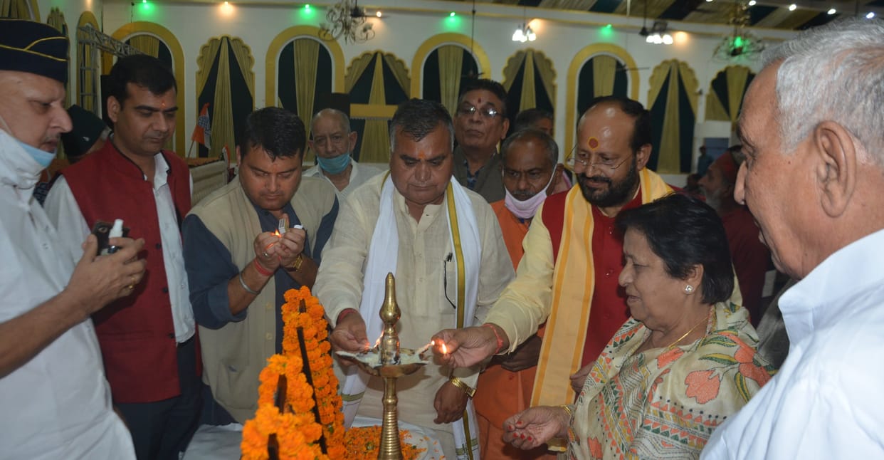 Freedom fighter successor and former soldier honored