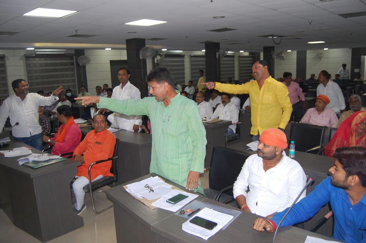 hungama in nagar palika board meeting