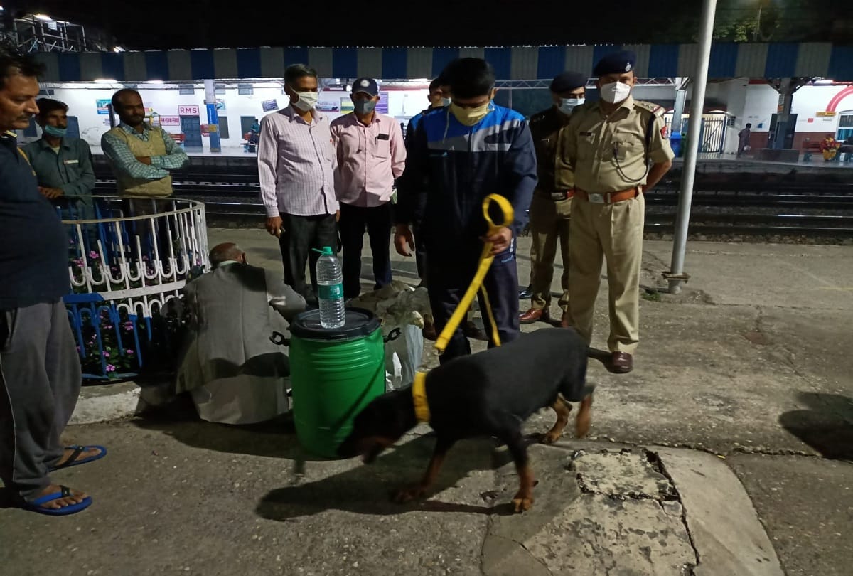 lashkar-e-taiba threatened to blow up hapur railway station