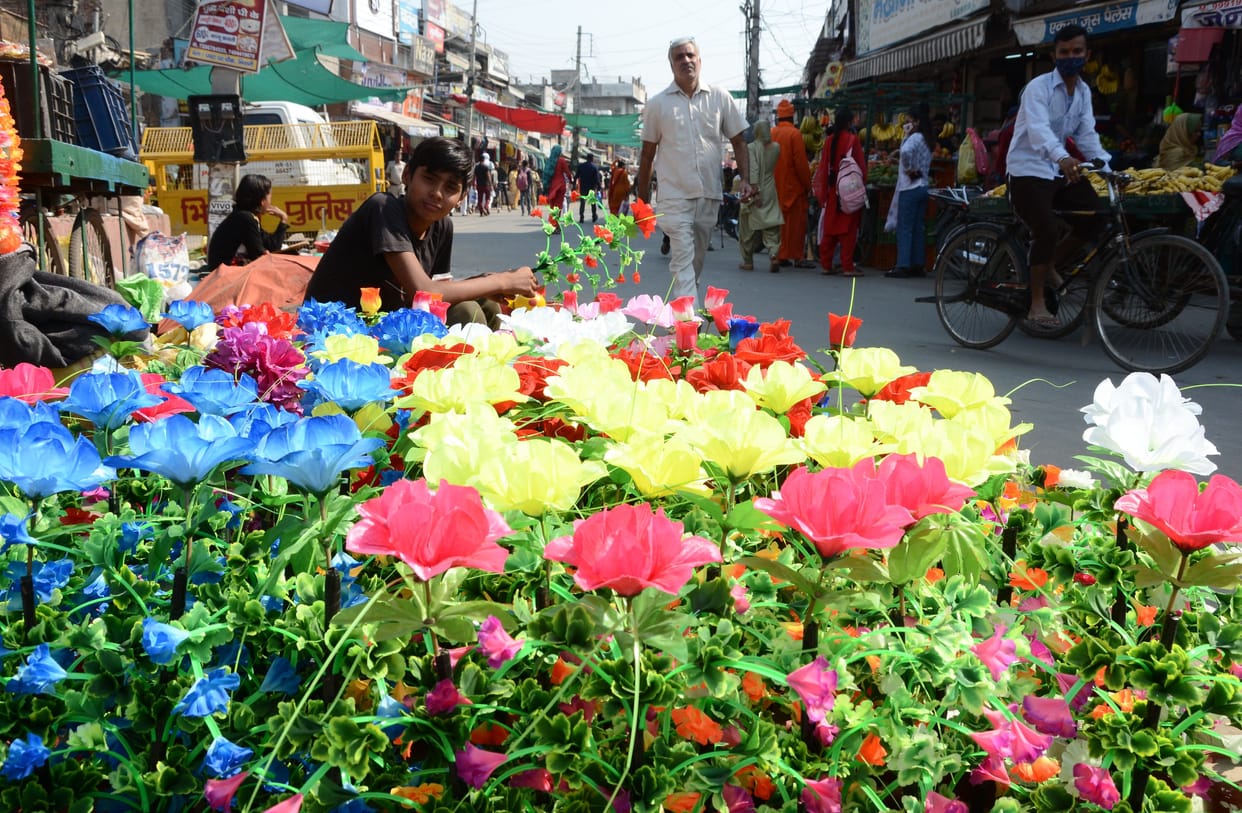 Festival decorated market, police ready for security