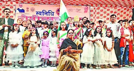 Diyas were lit in the memory of martyrs, children also showed talent