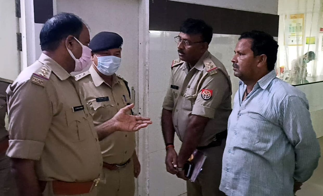 poorv pradhaan ke bete kee hatya, bahoo ghaayal