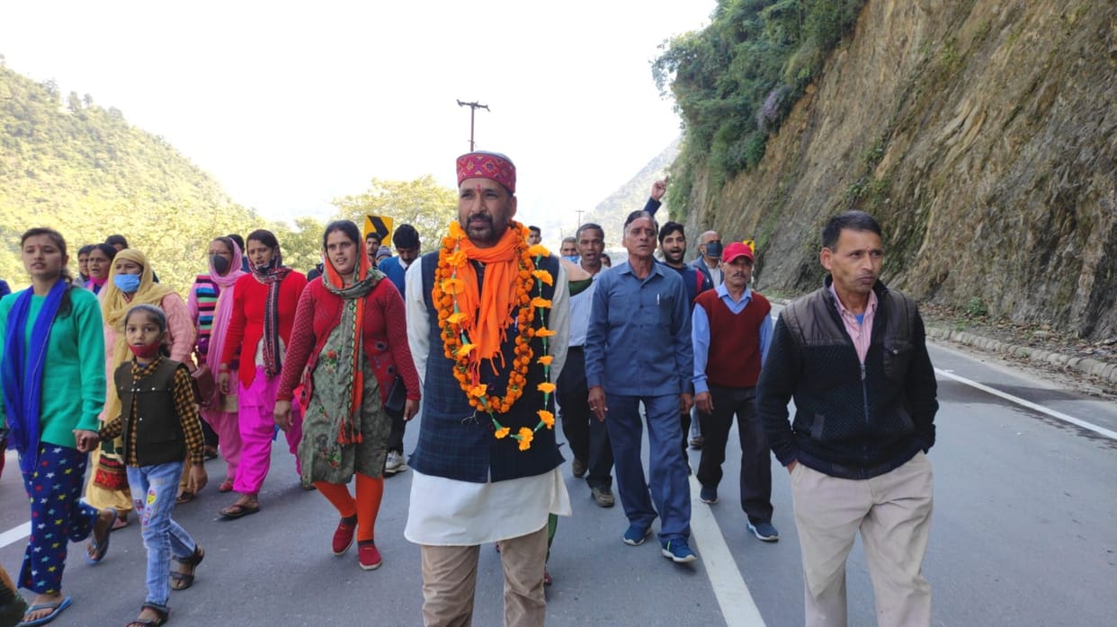 Demonstration of villagers against Lonvi, sat on hunger strike
