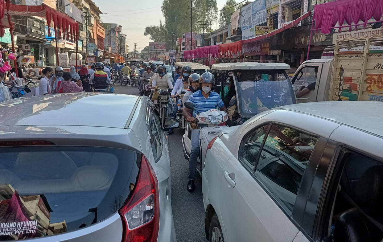 E-rickshaw and four wheeler banned in the market