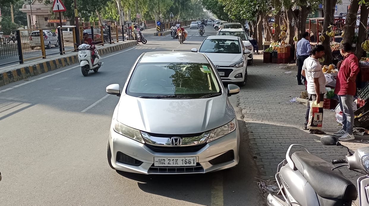 From today on the street of Rajguru market no entry of four wheeler, parking made in four places