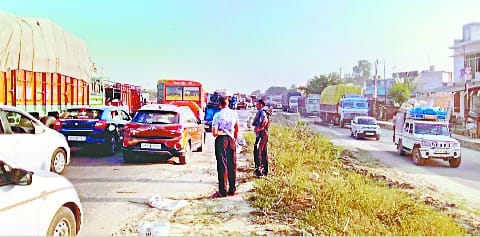Heavy jam on Lucknow highway for three consecutive days