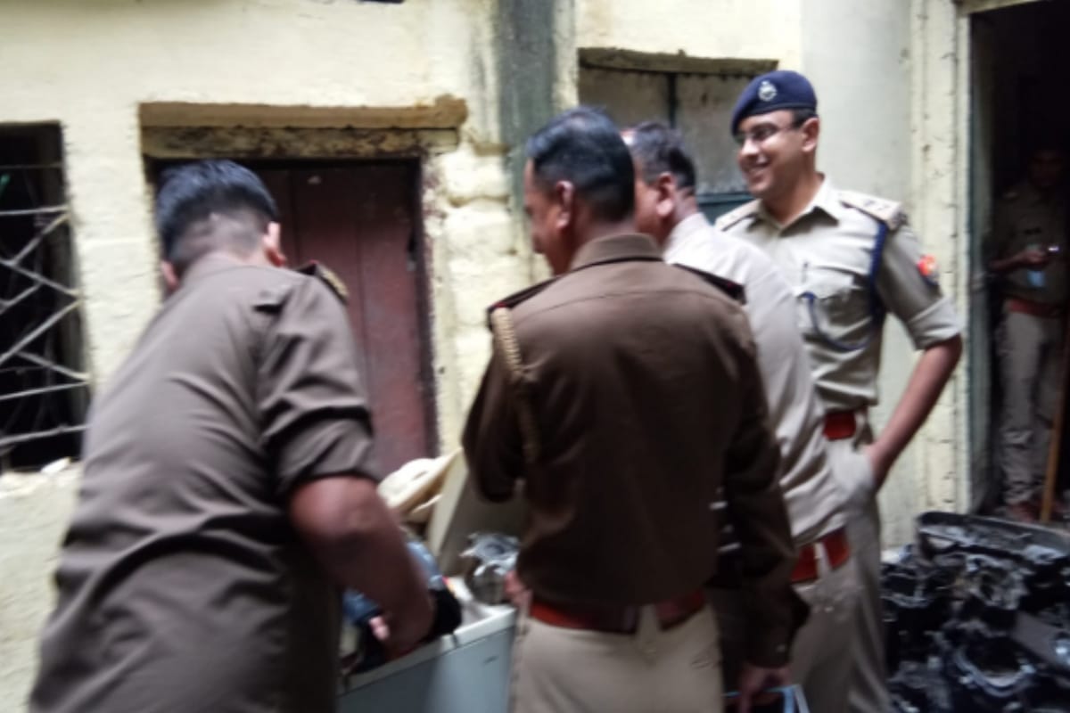 Meerut: Police raid in Sotiganj, engine, tank and parts of bike found inside washing machine