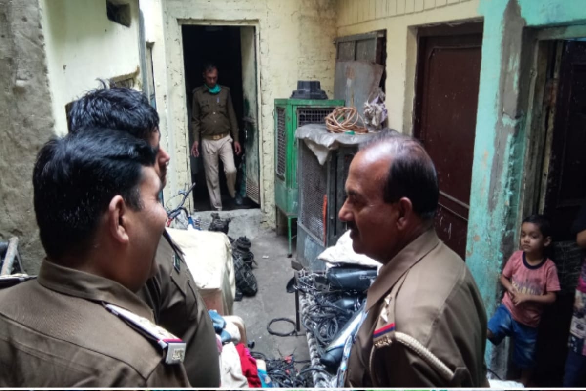 Meerut: Police raid in Sotiganj, engine, tank and parts of bike found inside washing machine