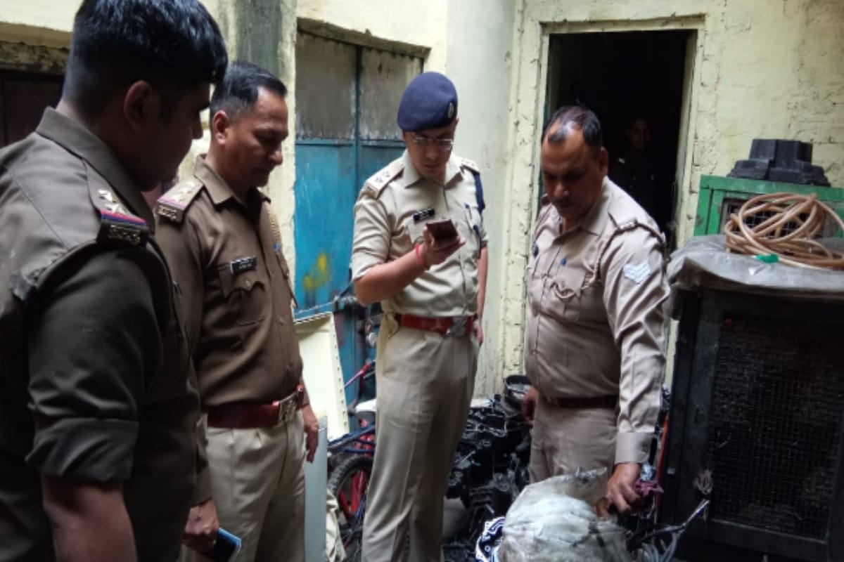 Meerut: Police raid in Sotiganj, engine, tank and parts of bike found inside washing machine