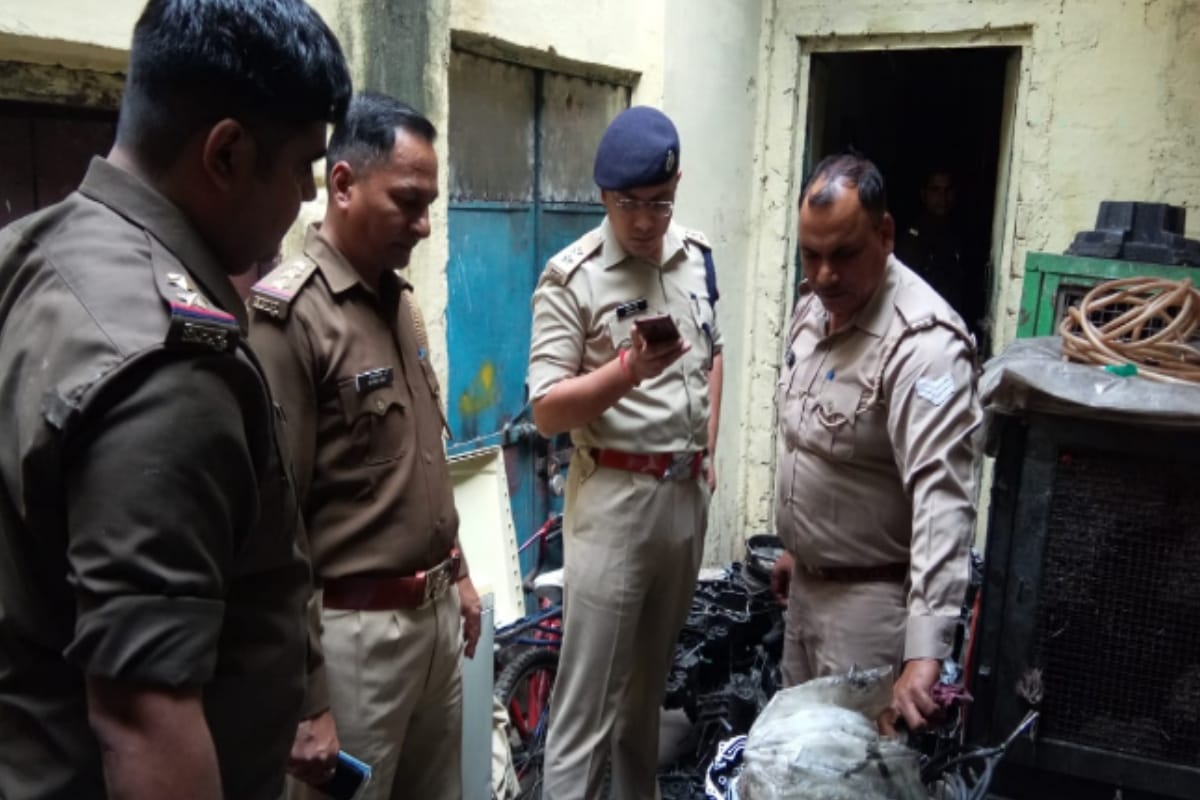 Meerut: Police raid in Sotiganj, engine, tank and parts of bike found inside washing machine