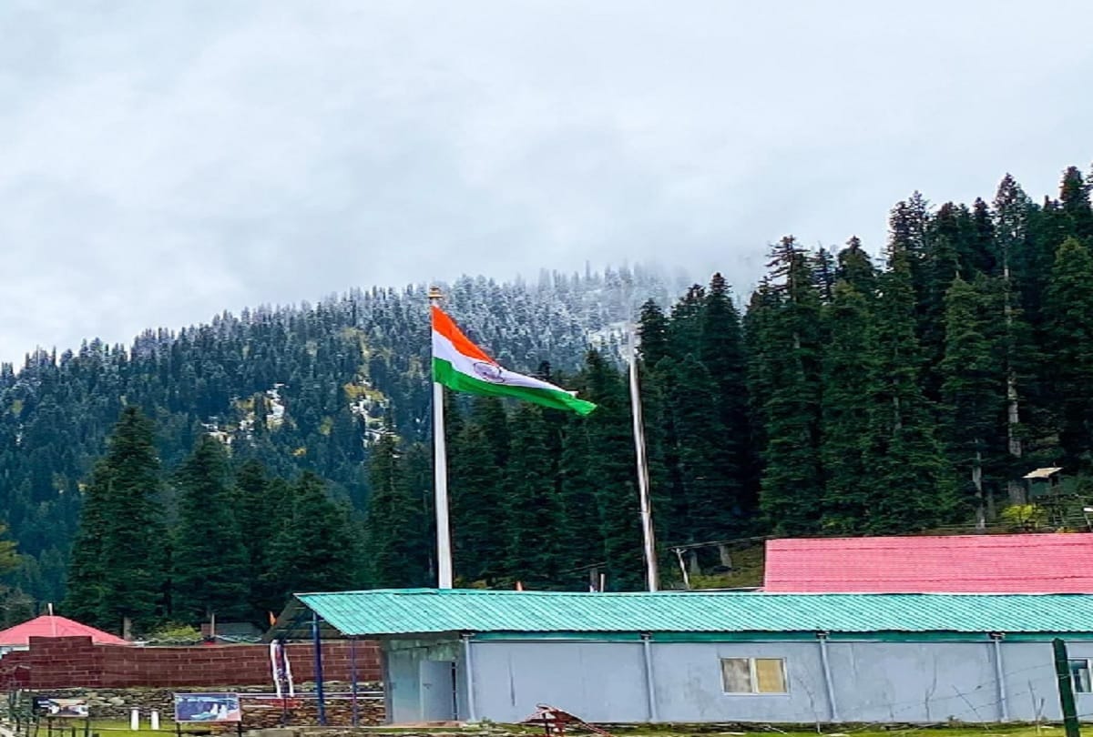 The highest 140 feet national flag hoisted near the LoC