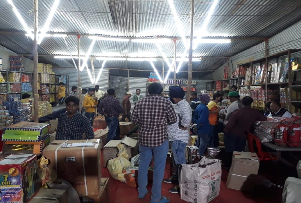 Dump cracker caught in Begum ward, three accused in custody