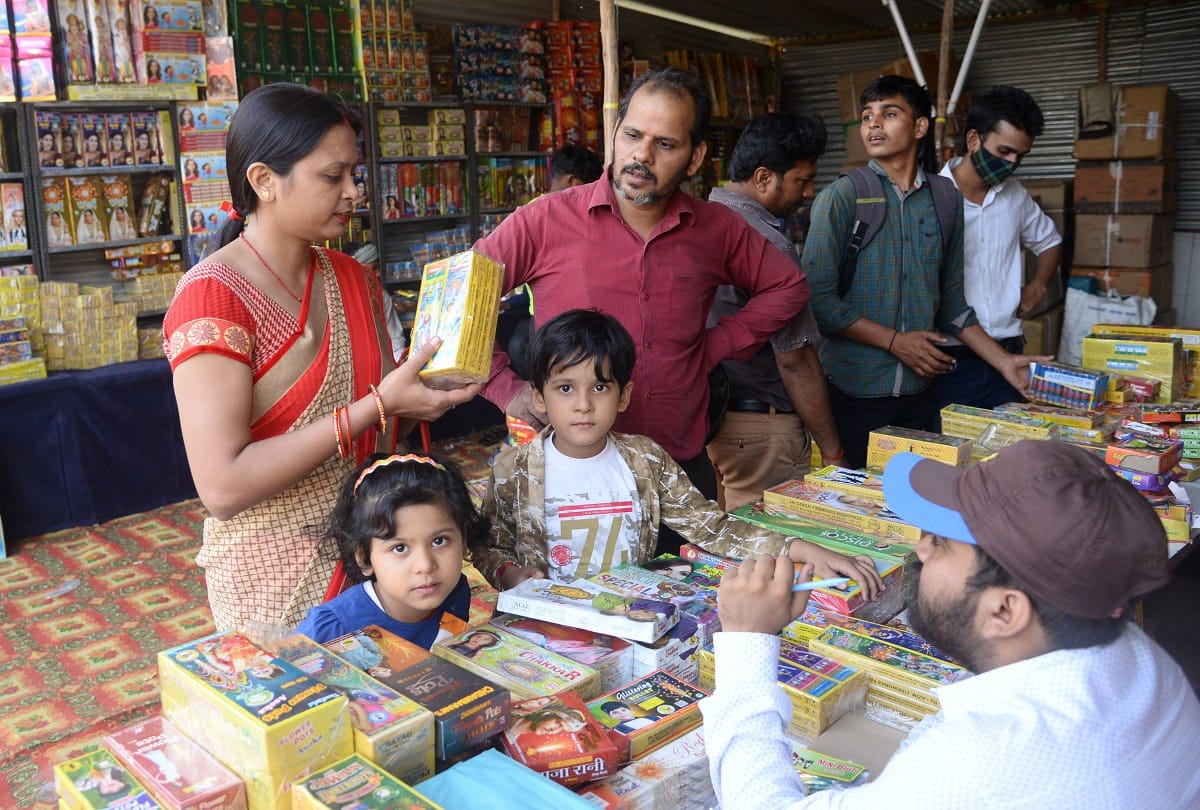 Diwali 2021: Market decorated with eco-friendly firecrackers instead of earplugs
