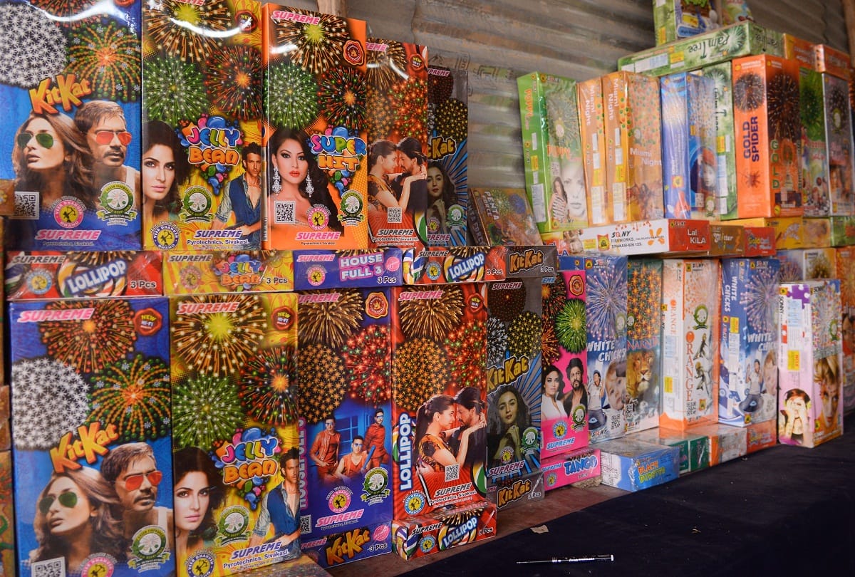 Diwali 2021: Market decorated with eco-friendly firecrackers instead of earplugs