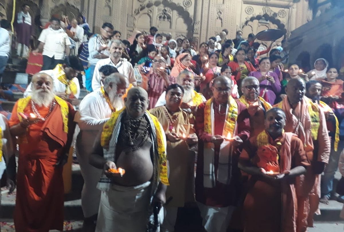 Saint Deepdan In Yamuna Before Diwali Mathura News