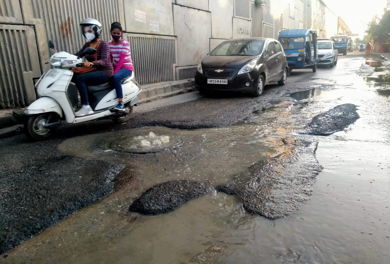 uttarakhand news: does not have a solution for sewer overflow near ISBT