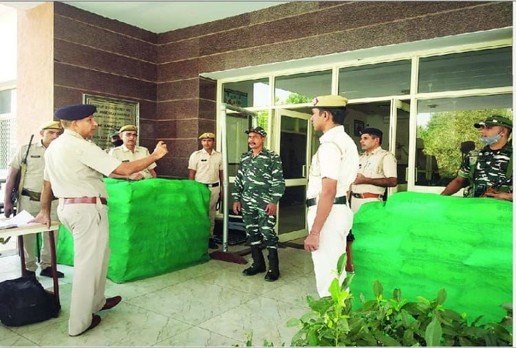 EVMs kept in tight security of three layer After voting in Ellenabad assembly seat